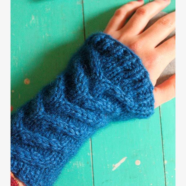 © Staghorn Fingerless Mitts by Pamala Jane Patterns • www.ravelry.com