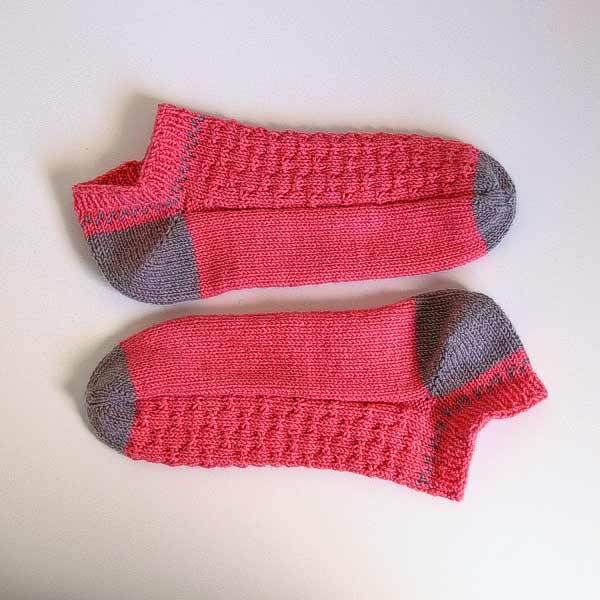 © Bow Knot Ankle Socks by Grace Quade • www.ravelry.com