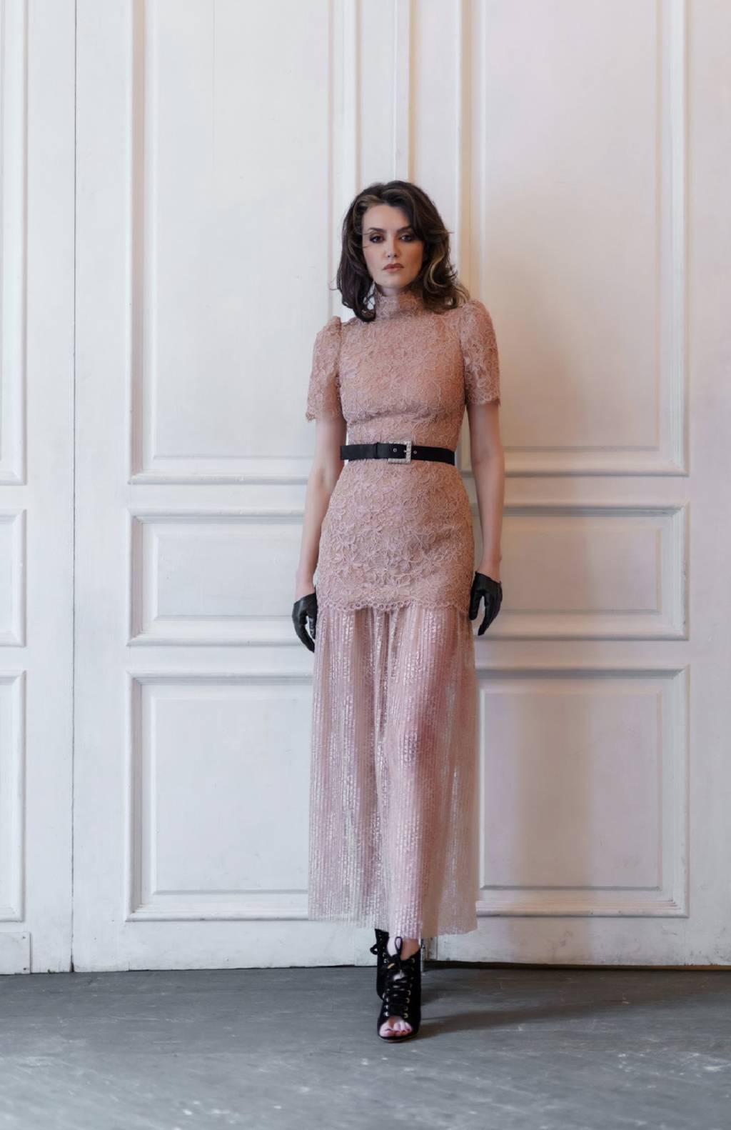 Платье гипюровое розовое