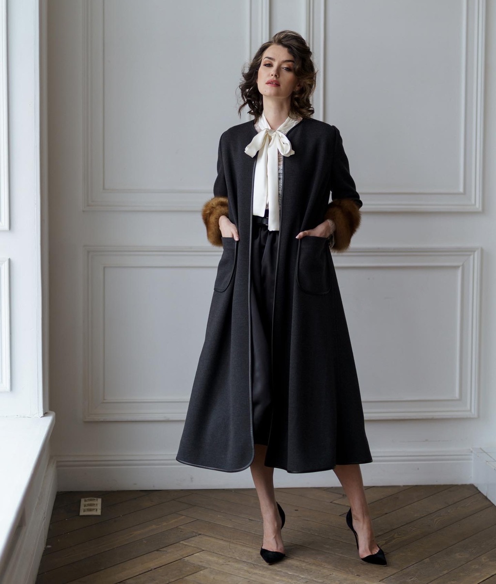 Пальто из джерси с соболем