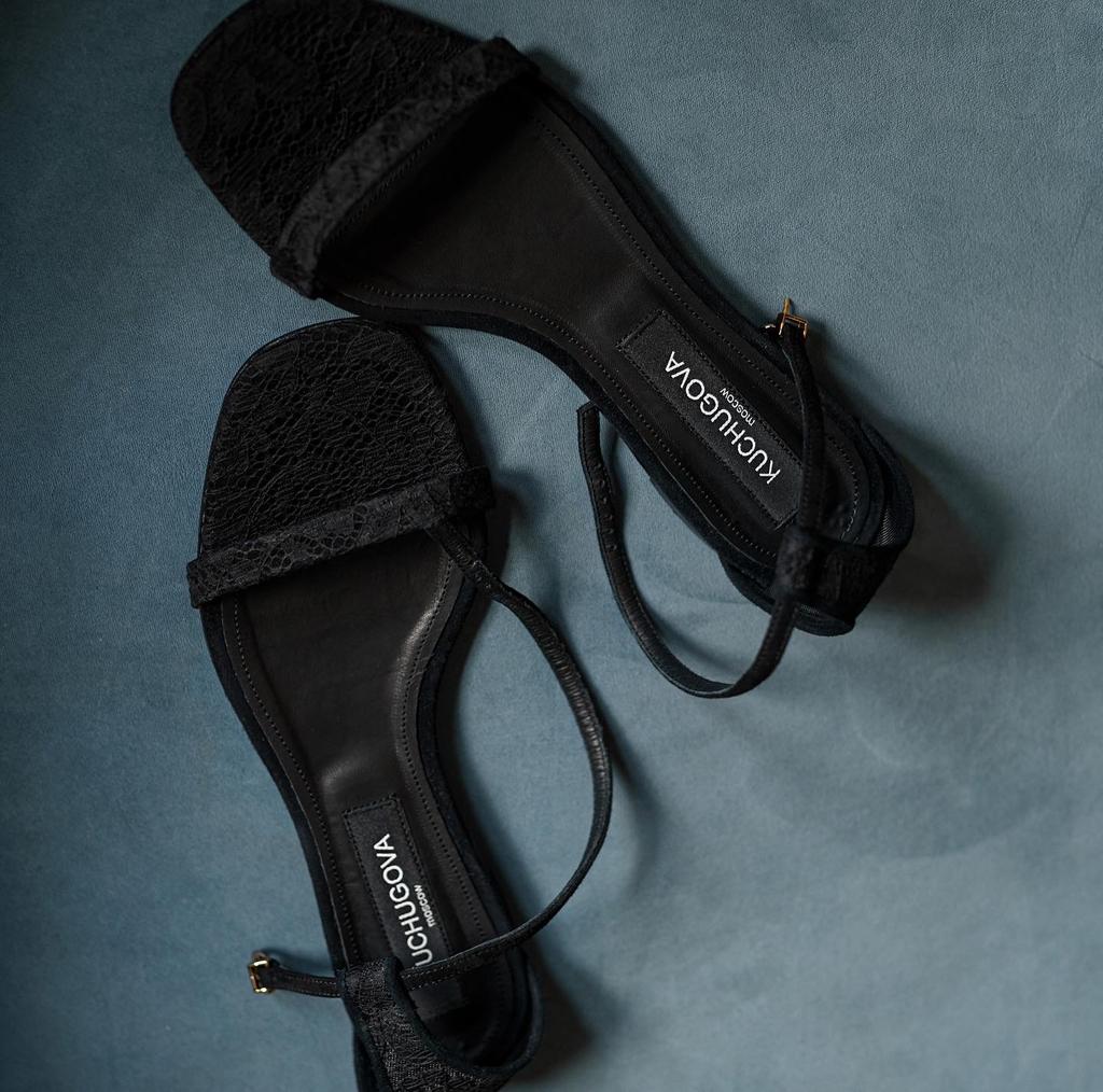 Сандалии из гипюра