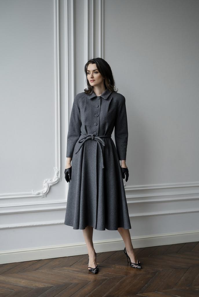 Пальто серое с пуговицами