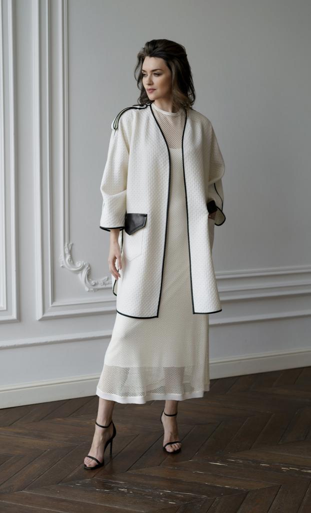 Арт. 210025 Пальто белое с кожаными клапанами