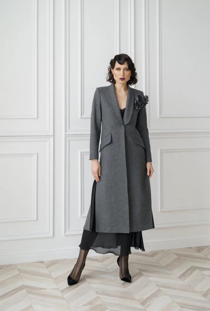 Арт 210011 серое пальто с розой