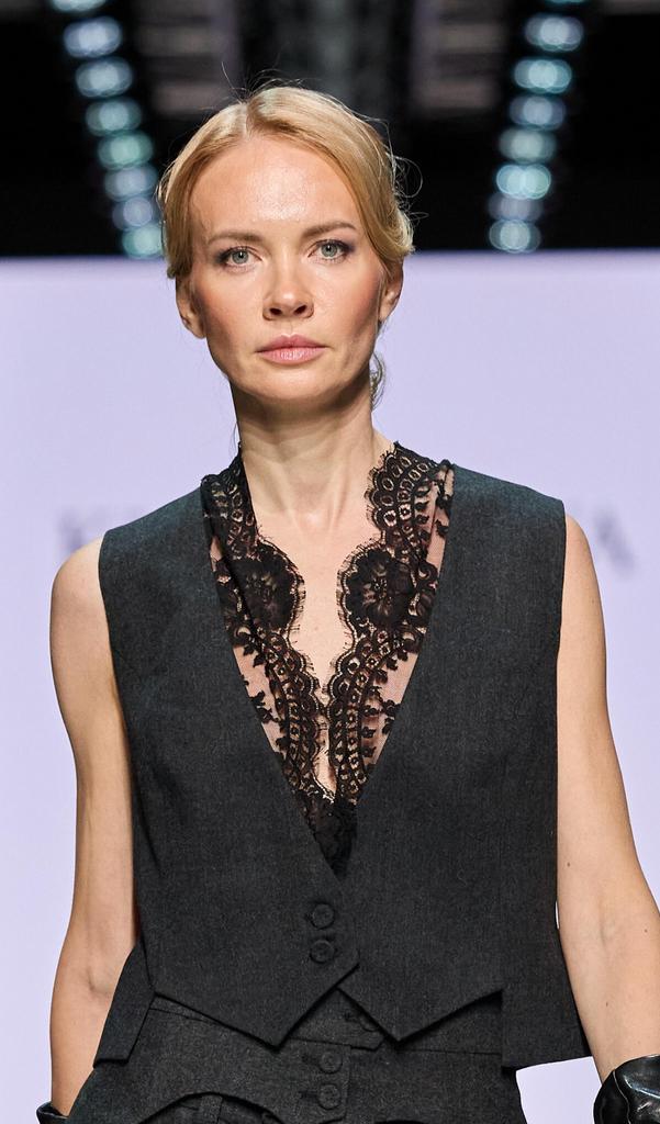 арт 111055 жилет с кружевом