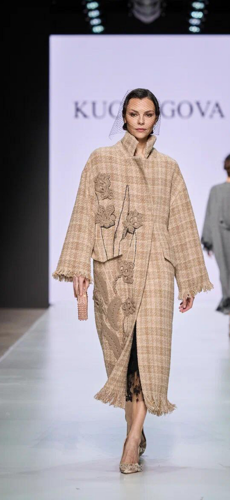 арт 111058 пальто бежевое с цветами