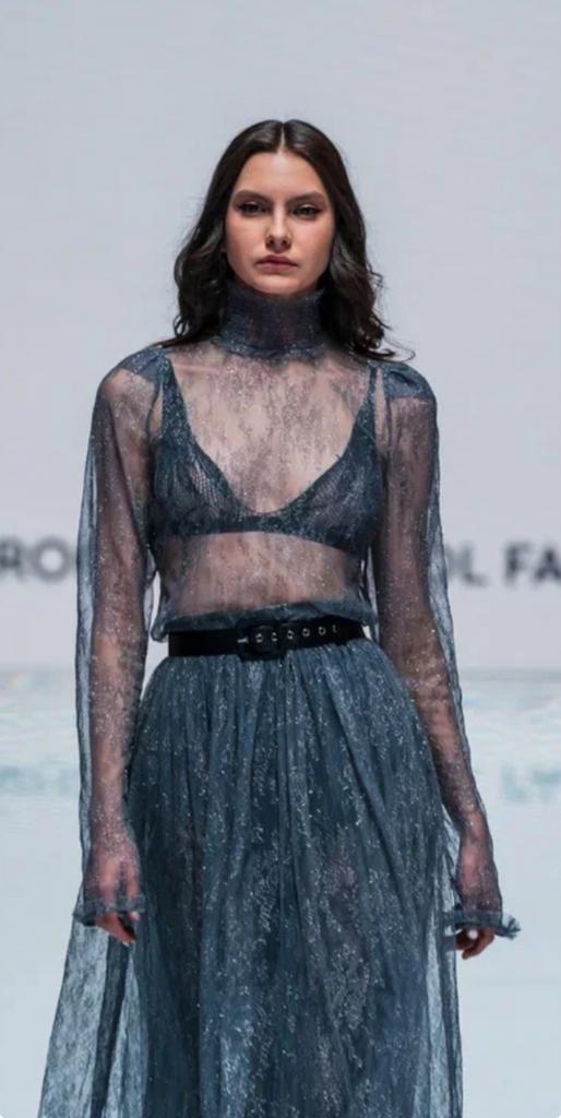 Блуза из серого кружева