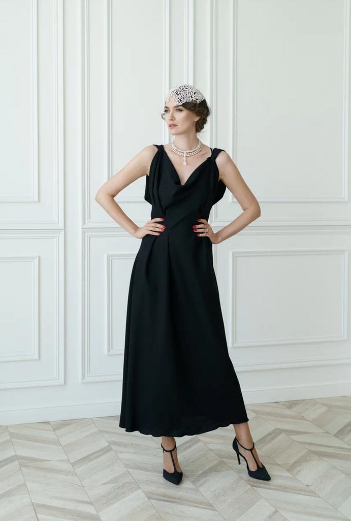 Платье из черного шерстяного крепа
