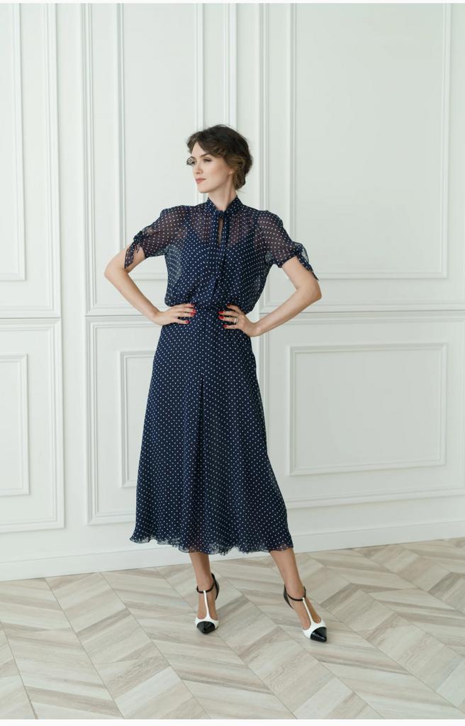 платье синее горох