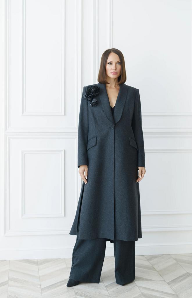 Пальто  цвета графит с розой арт. 210011
