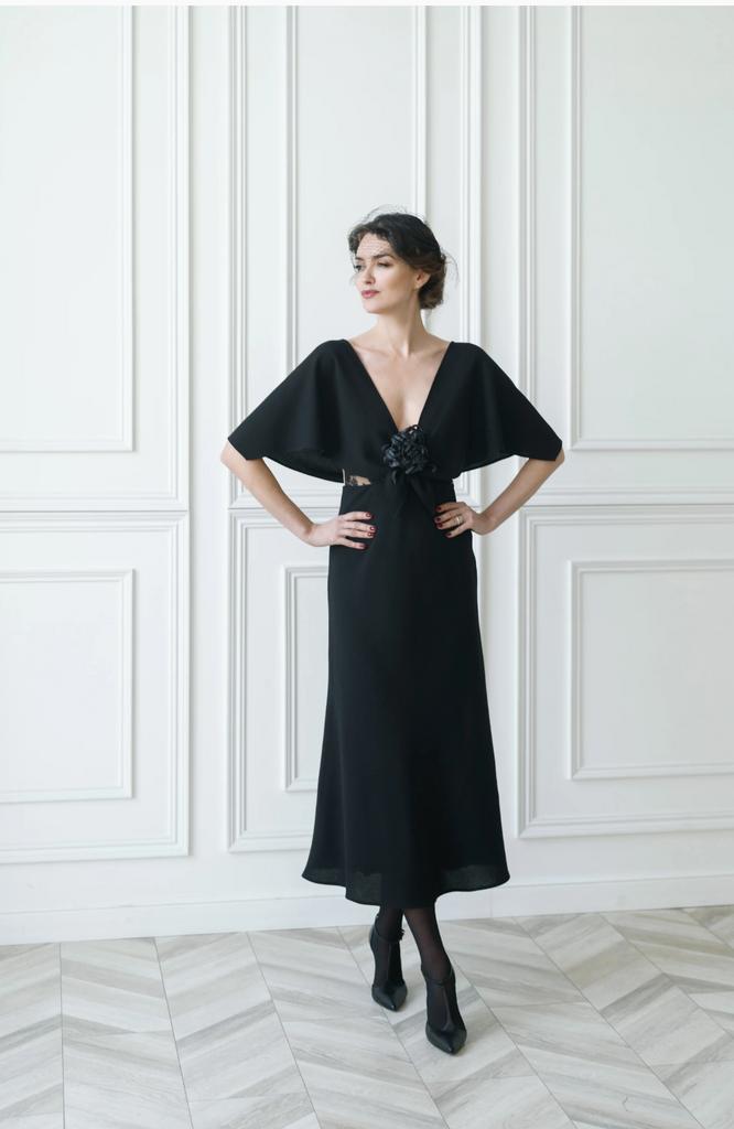 Платье черное из крепа с кружевом