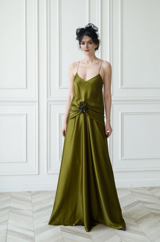 платье шелковое оливковое