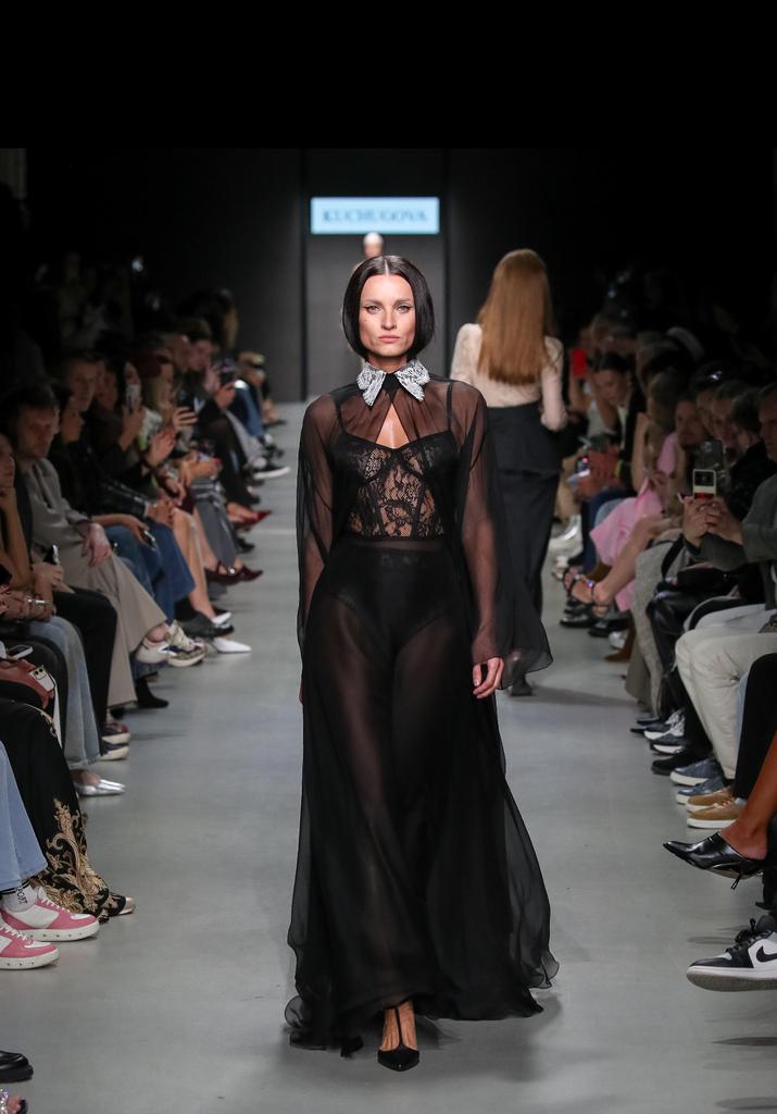 платье шифоновое с накидкой черное