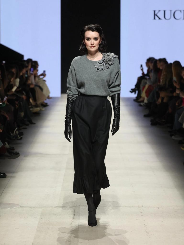 Образ джемпер из кашемира и юбка