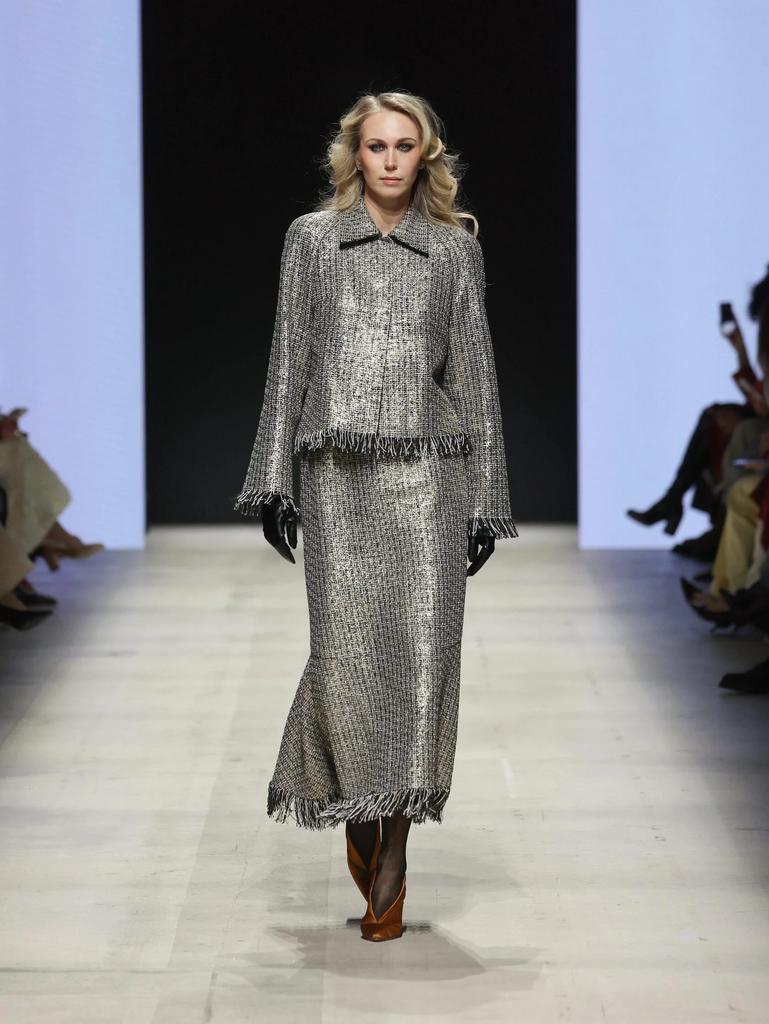 костюм из золотого твида