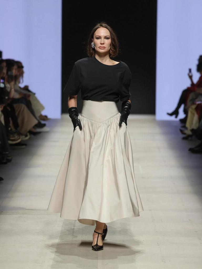 юбка из шелка бледно розового цвета