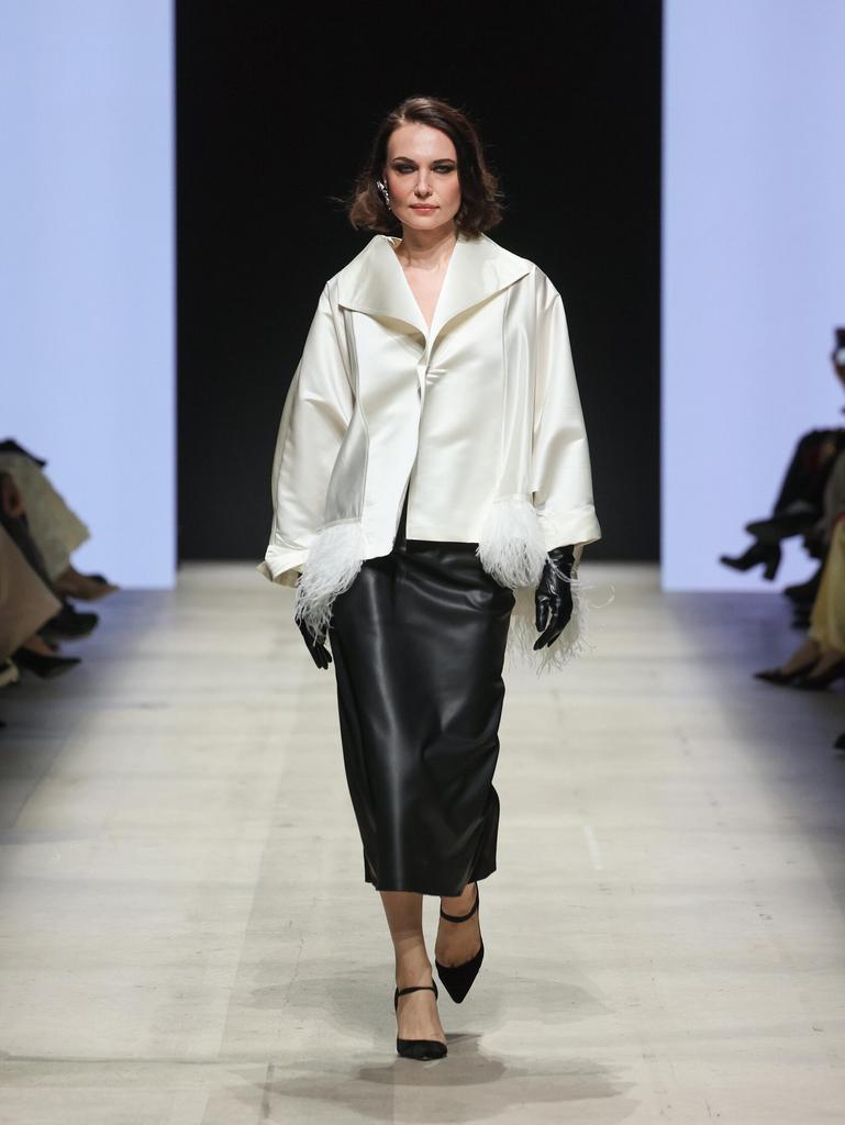 кардиган из шелка с перьями