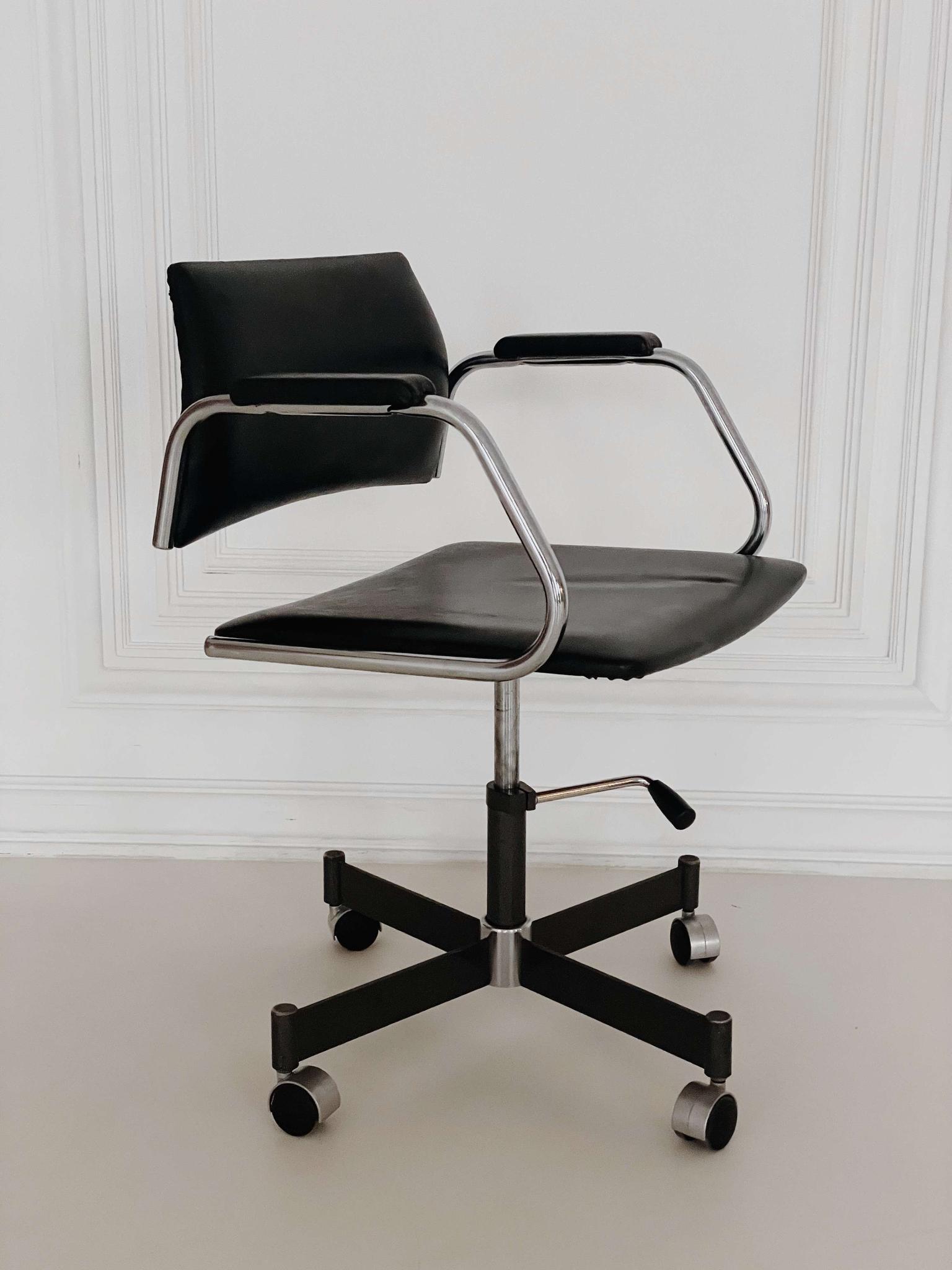 Vintage swivel chair outlet