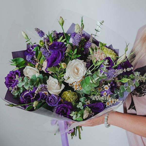Кремово-фиолетовый букет