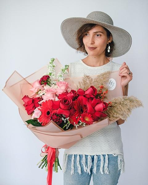 Дизайнерский букет в красных тонах