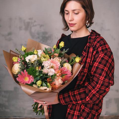 Небольшой яркий букет