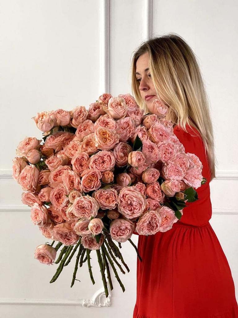 Букет пионовидных роз