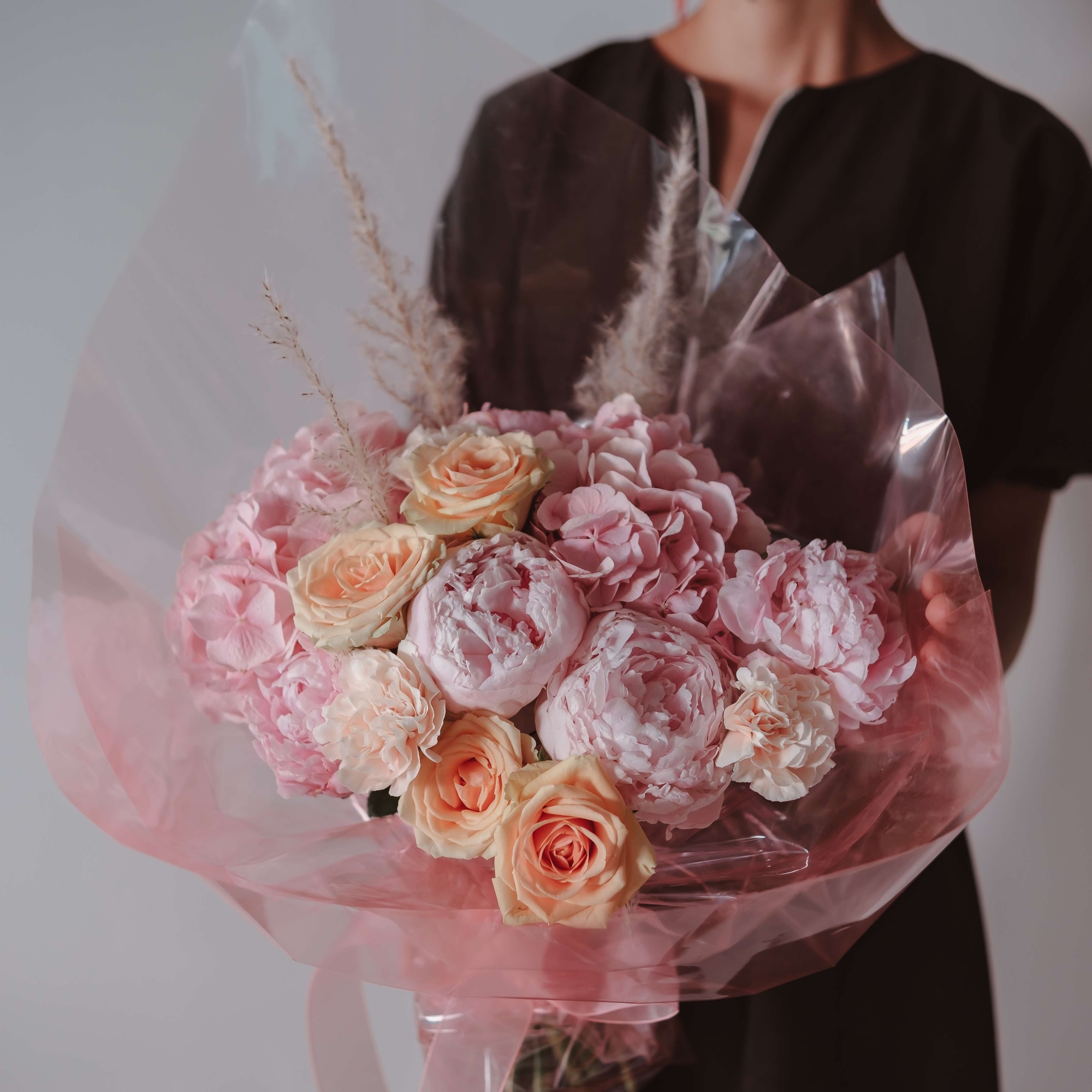 Нежный букет из пионов