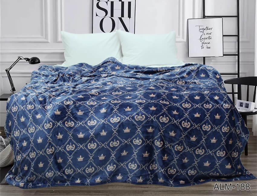 Синій плед на ліжко з коронами фото 1