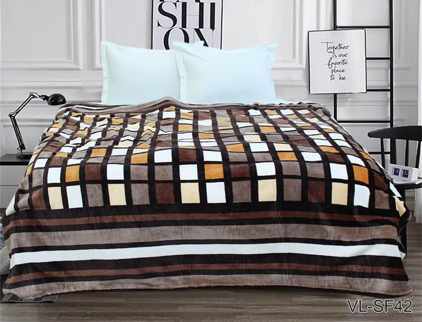 коричневий плед на ліжко з квадратами фото 1