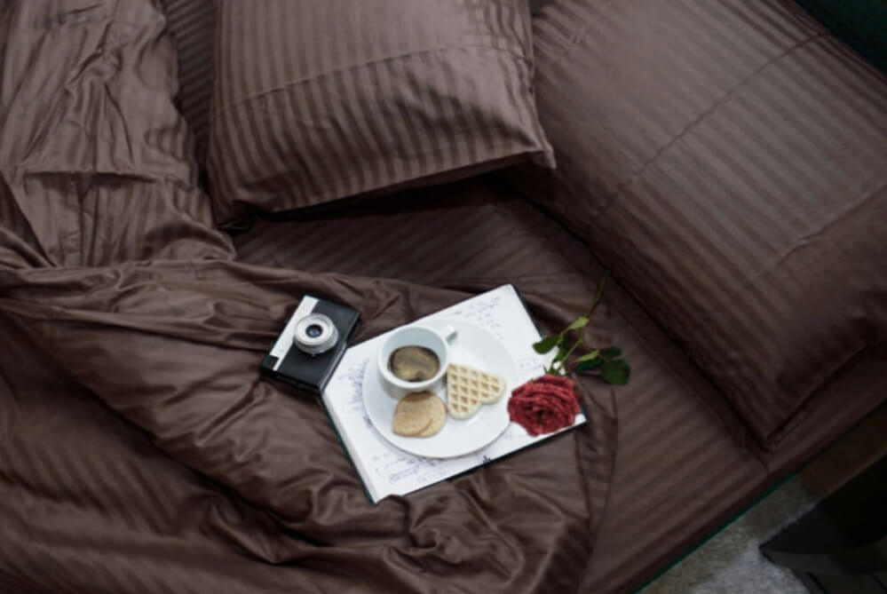 постільна білизна страйп сатин коричневого кольору фото 1