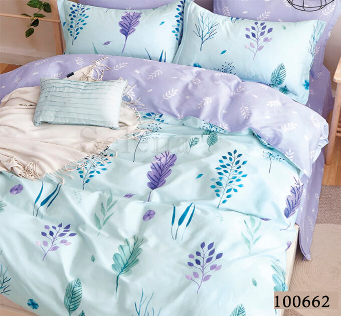 голубое постельное белье с листиками