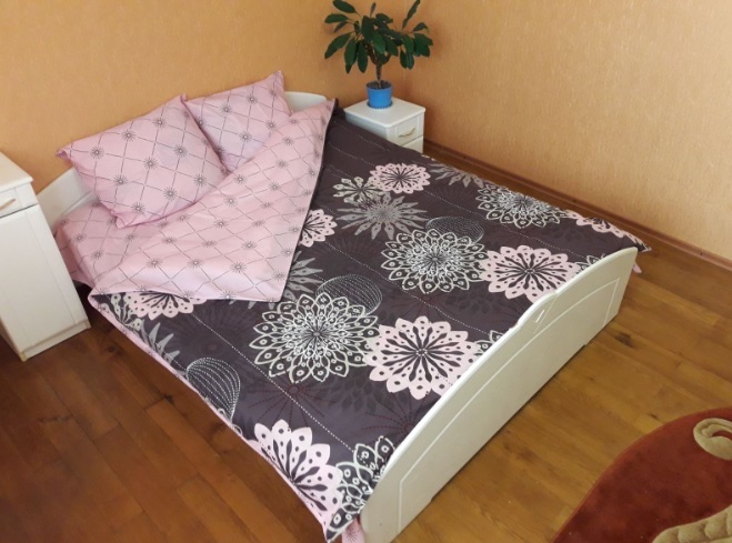 серо-розовое постельное белье со снежинками