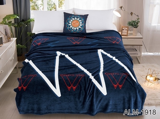 Плед на кровать велсофт темно-синего цвета с белым зигзагом