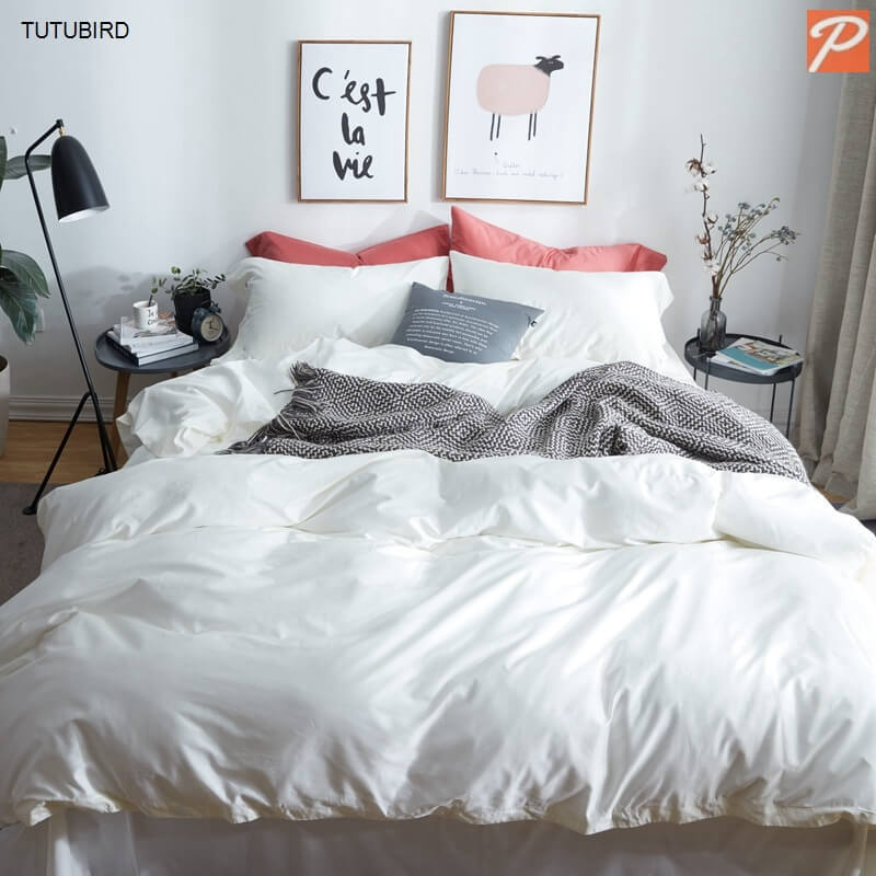 White сатиновое постельное белье белого цвета