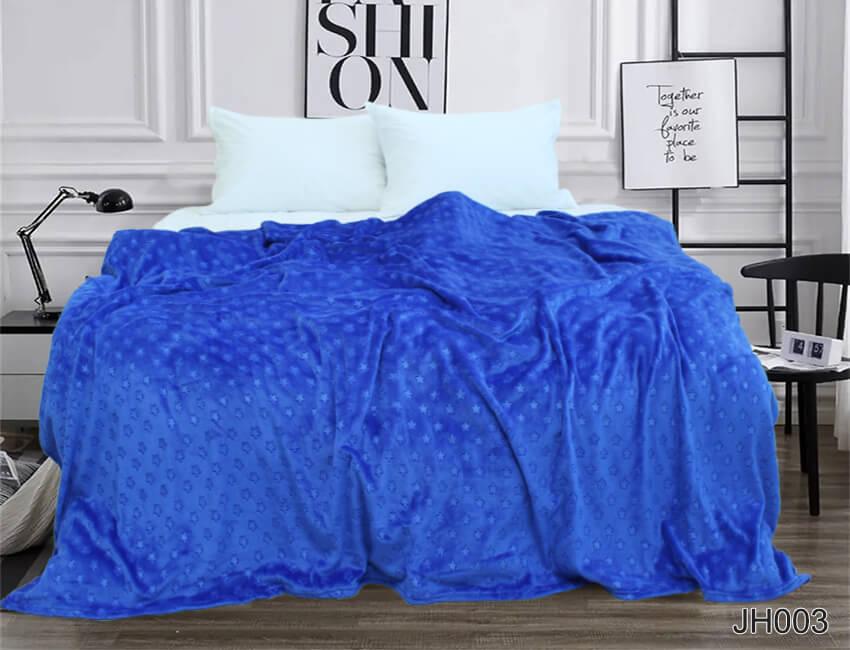 синий плед на кровать с тиснением звезды