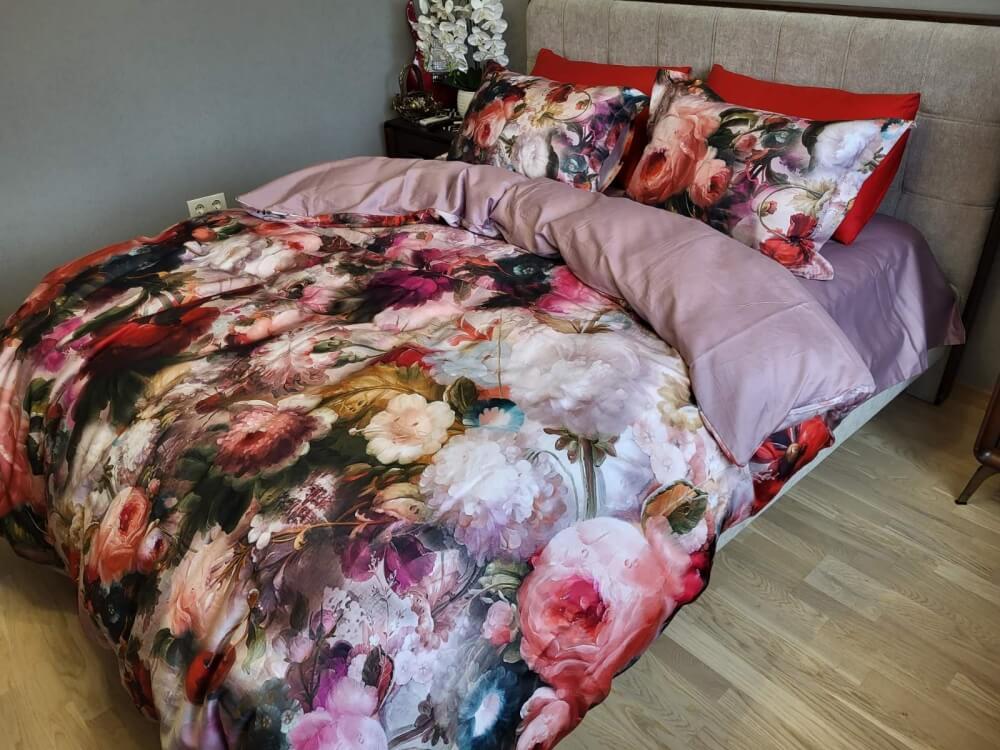 турецька сатинова постільна білизна з великими трояндами фото 1