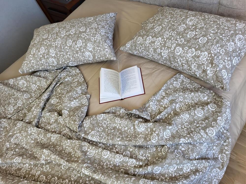 постільна білизна ранфорс гофре з трояндами на оливковому фоні фото 1