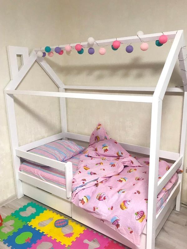 Дитяча постільна білизна бязь рожевого кольору з тістечками