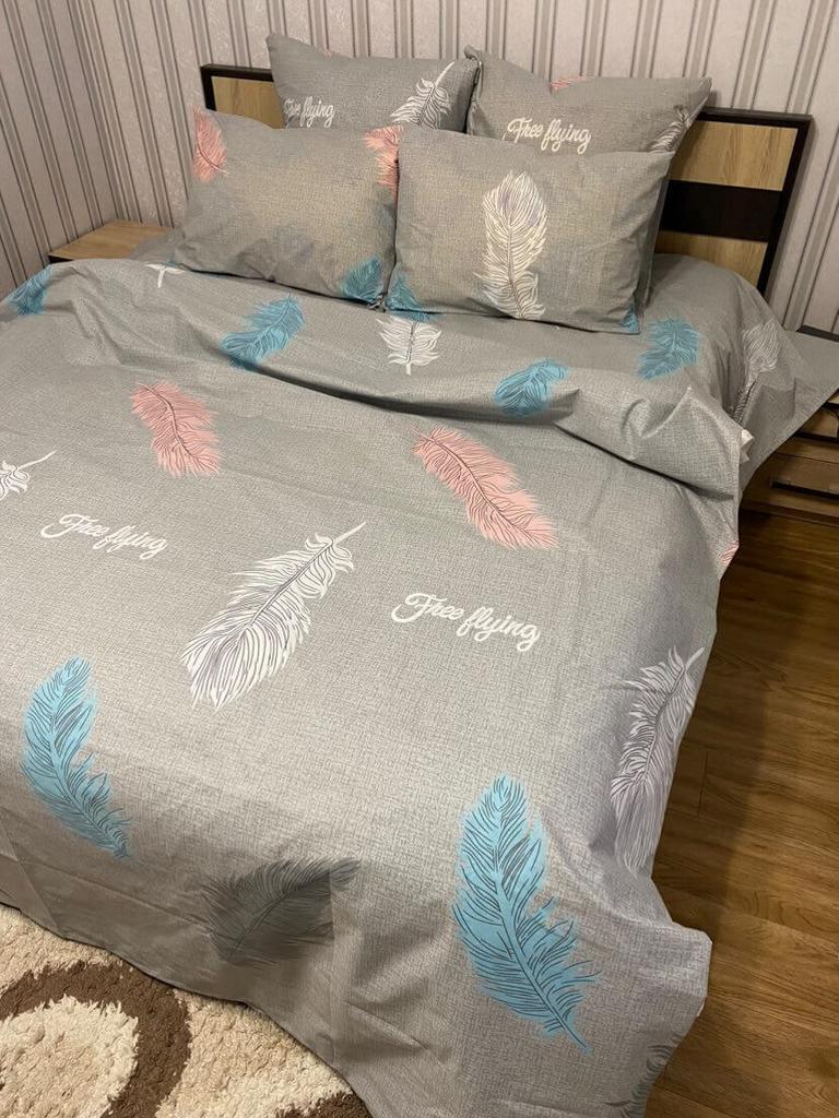 постільно білизна бязь сірого кольору з пір'ями