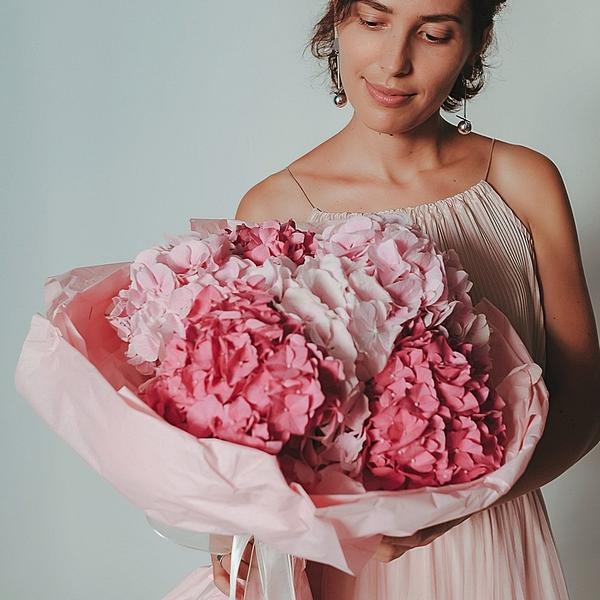 Роскошный букет из гортензий