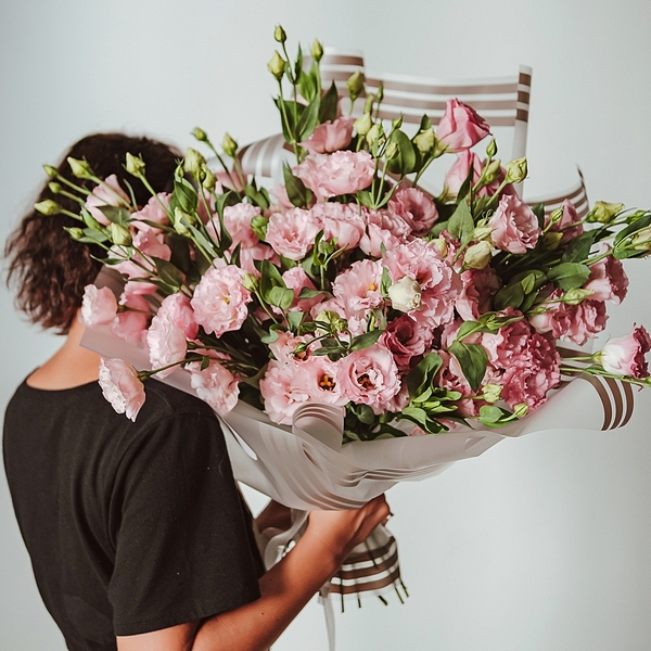 Букет из нежно-розовой эустомы