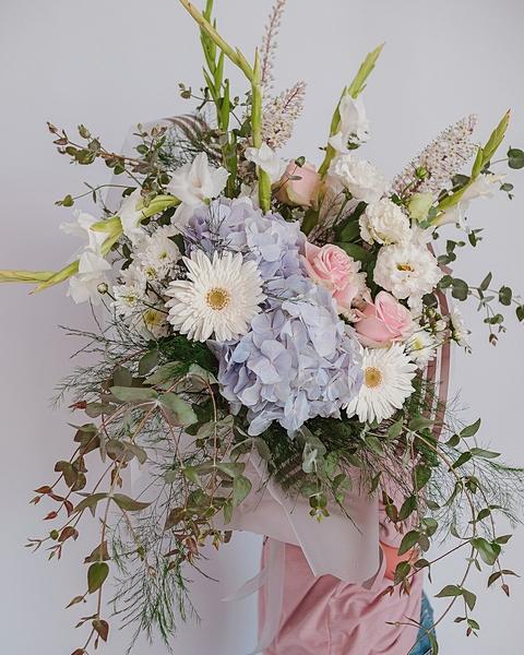 Дизайнерский букет из голубой гортензии