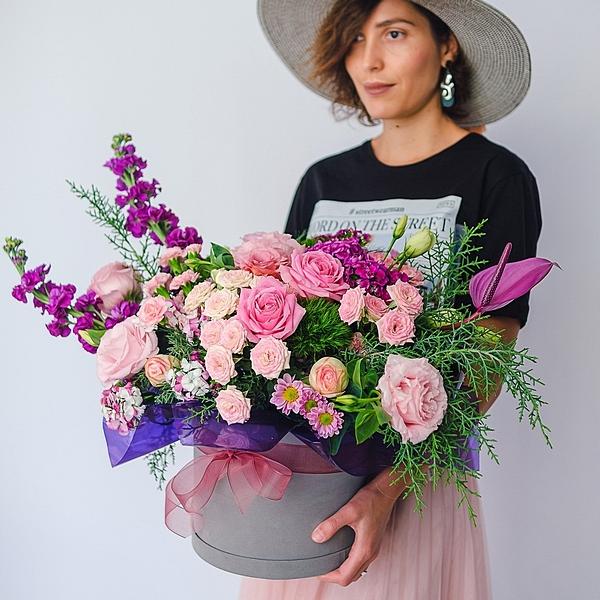 Дизайнерская коробка в фиолетовых тонах