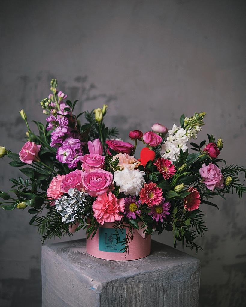 Коробочка из нежной эустомы