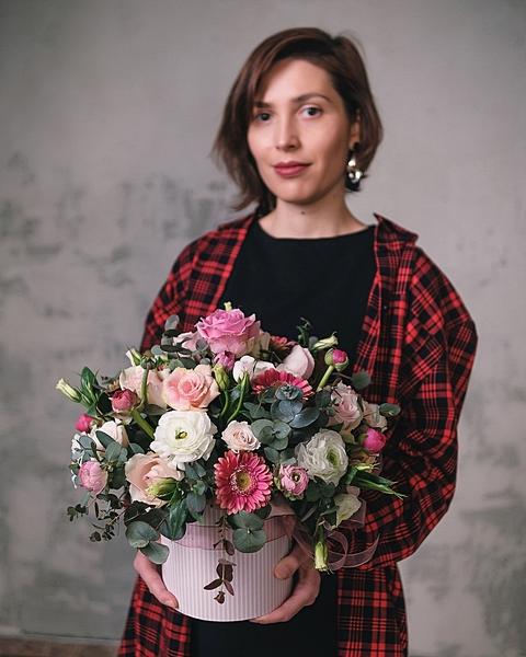 Небольшая коробочка с цветами