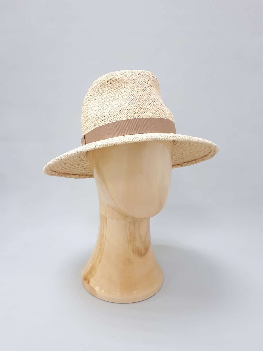 СОЛОМЕННЫЕ ШЛЯПЫ > Соломенная шляпа Fedora. Цвет натуральный соломенный  купить в интернет-магазине