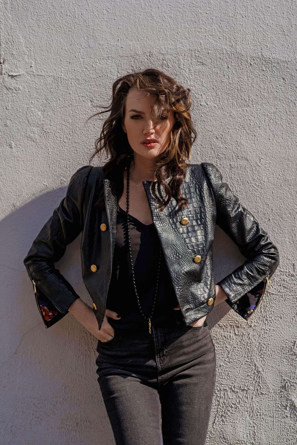 Кожаная куртка с тиснением под крокодила