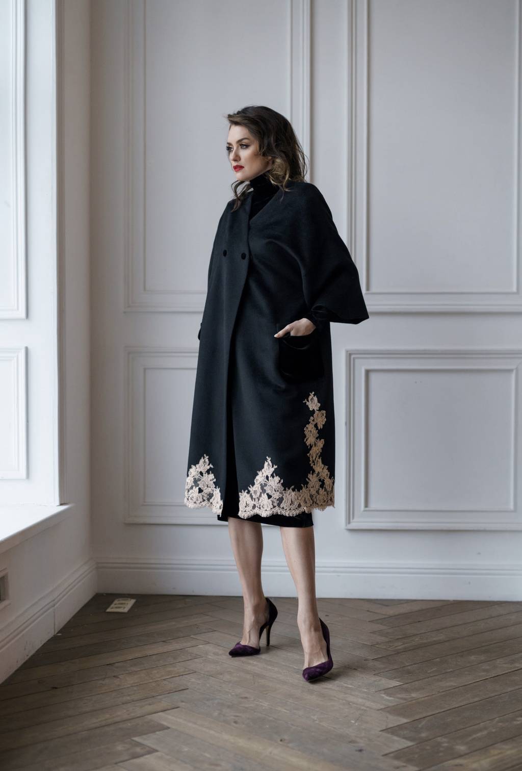 Пальто чёрное с кружевом