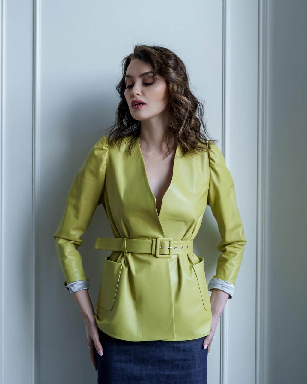 Кожаная куртка цвета лайм
