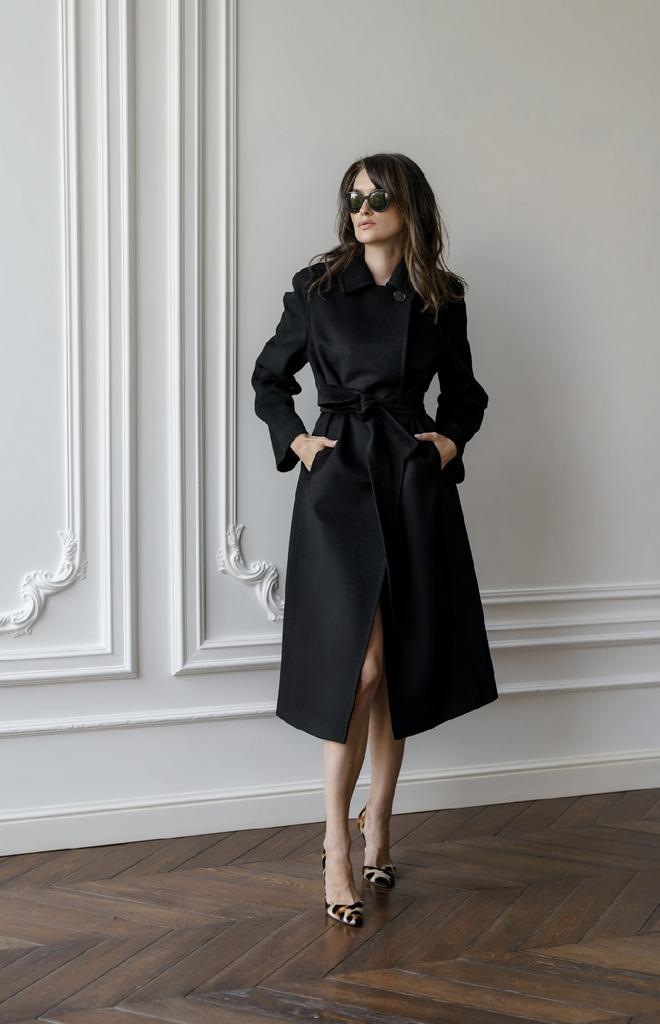 Пальто чёрное с одной пуговицей